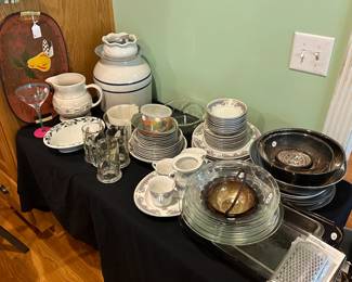 A91 - Lots of individually priced kitchen items!