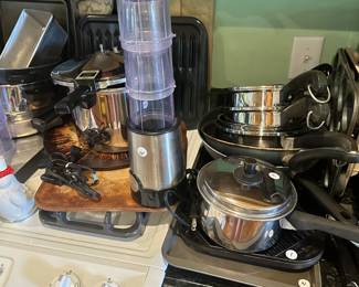 A87 - Lots of individually priced kitchen items!