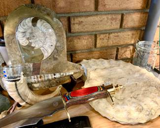 Fossils- Chipaway Knife with box, Horn glass shooter