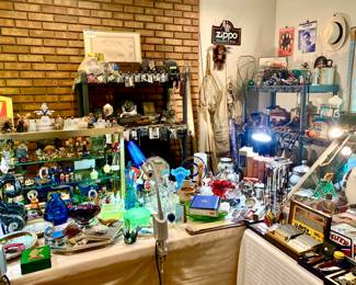 Overview of the magnitude of the wonderful collectibles in the front room