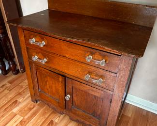 Nice antique small commode/dresser! 