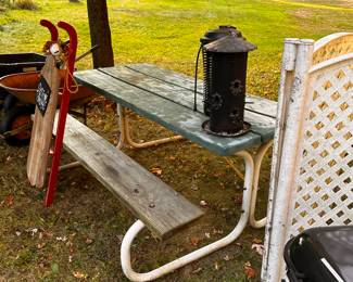 Great picnic table (wood seats & fiberglass top) 