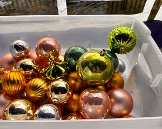 Just a few of the decorative items that came out of the craft/floral barn and are now displayed in the tent! 