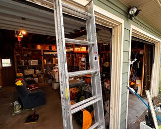 An excellent 16' Aluminum extension ladder! 