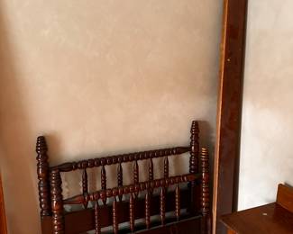 A beautiful Antique Mahogany Jenny Lind Twin bed! Headboard, Footboard and Rails!