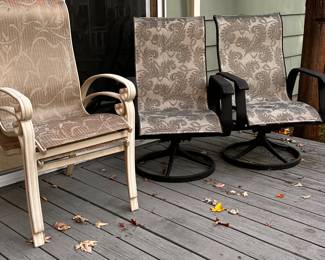 MORE deck chairs, and accessories! 