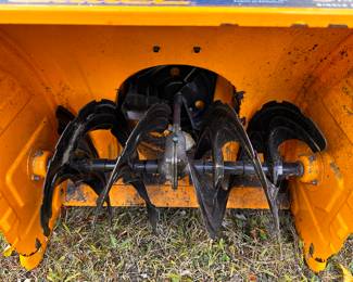 Fantastic Cub Cadet Snow Blower! Excellent! Comes with Snow Cab! 