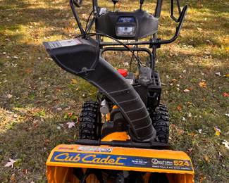 Fantastic Cub Cadet Snow Blower! Excellent! Comes with Snow Cab! 