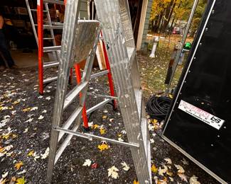 A great 6' Aluminum Ladder! Great condition!