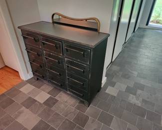 Inv 114 nine drawer metal chest 
