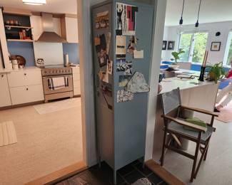 Inv 133 metal locker