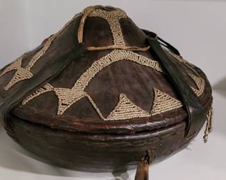 Lunch box:
Leather Ethiopian lunch box decorated with silver. Traditionally, it was the men who carried these lunch boxes.&nbsp;