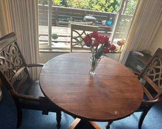 Round table & chairs