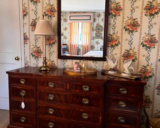 Hekman dresser & matching Banded Mahogany mirror