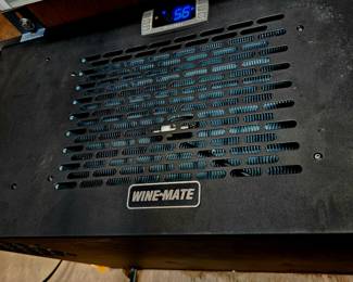 400+ Bottle Wine Chiller / Cooler Vault. (Works Great)