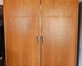 400+ Bottle Wine Chiller / Cooler Vault. (Works Great)