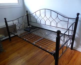 Daybed frame