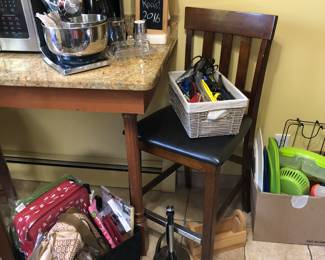 Utensils & Tupperware 