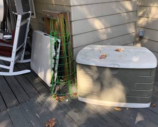 Rubbermaid Storage Bin