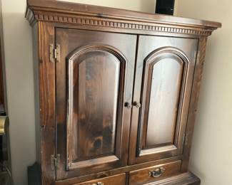 Chest of drawers, looks like an armoire