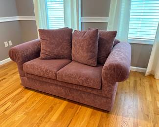 Lambert Classic Loveseat