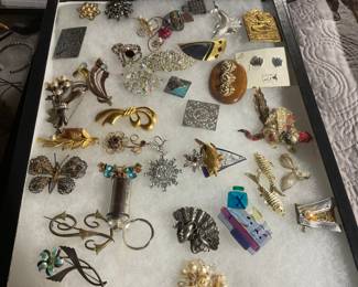 Costume jewelry 