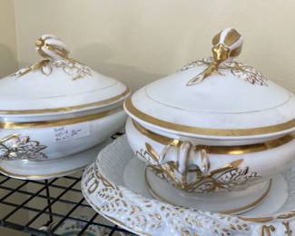 Covered serving bowls