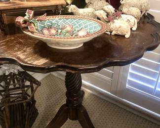 Vintage piecrust table (as is)