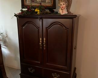 Entertainment center