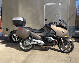 2007 BMW R1200
-18,123 Miles 
- New rear tire 
- New Heated Seat 
- 2nd Owner 
- Electric Windshield