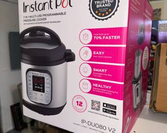 BRAND NEW INSTANT POT 
