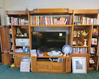 Entertainment center 