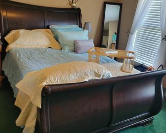 Queen sleigh bed 