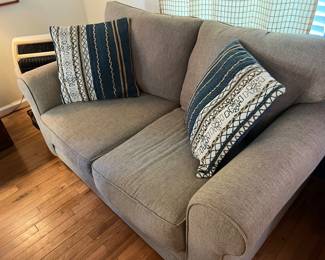 Loveseat 