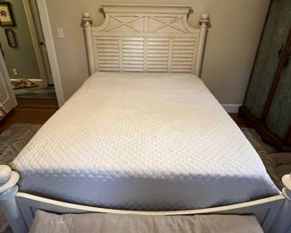Queen size bed and mattress set 