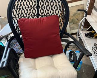 Rounded back wicker chair 