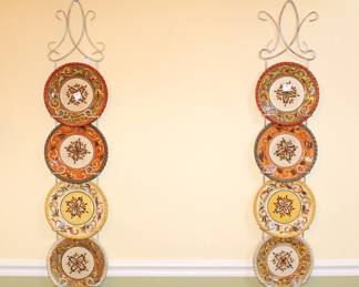 Decorator plates and racks.