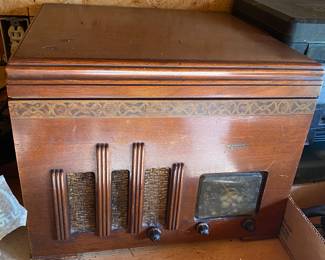 Old Tabletop Radio/Record Player Combo