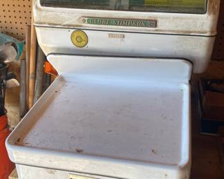 Porcelain Globe Simpson Produce Scale