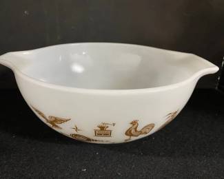 Pyrex w/Roosters- Large