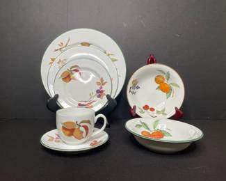 1986 Royal Worcester Fine Porcelain - Evesham Vale