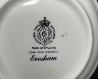 1961 Royal Worcester Fine Porcelain - Evesham Pattern