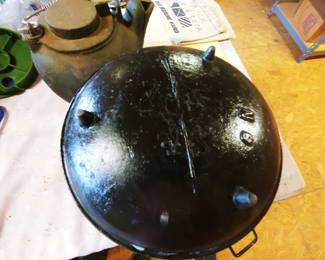 Gate mark on cast iron pot