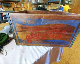 Reverse side of Pepsi crate