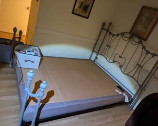 Queen size Tempur-Pedic adjustable base