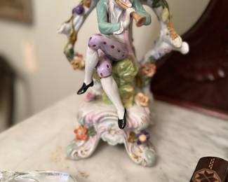 Porcelain figurine lamp