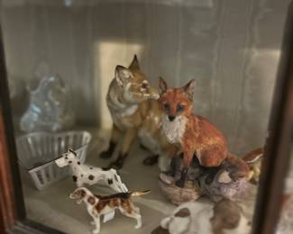 Foxes and dogs figurines 