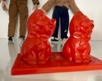 Vintage Plastic Cat Salt and Pepper