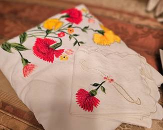 Table cloth and napkins