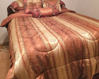 antique bed, beautiful for guestroom, teen room or appartment